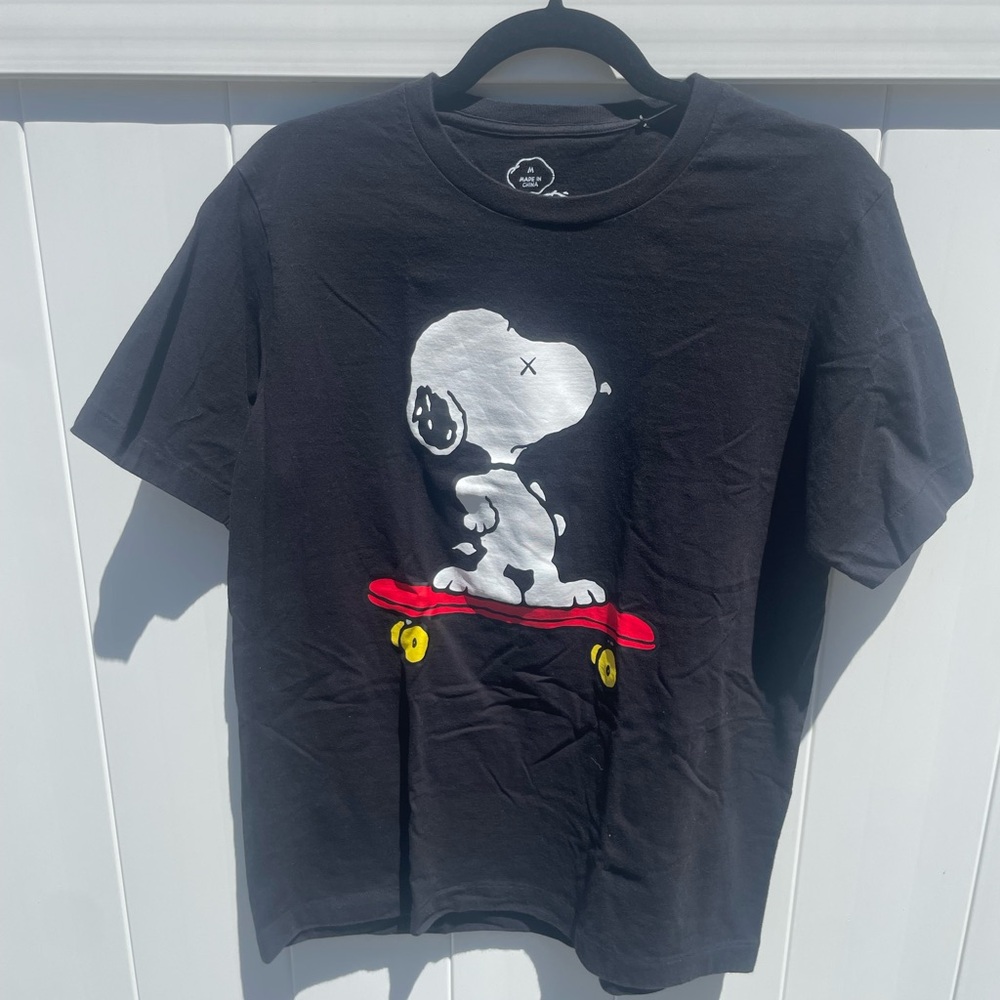 Men’s Uniqlo KAWS x Peanuts Graphic T-Shirt Black Size Meduim